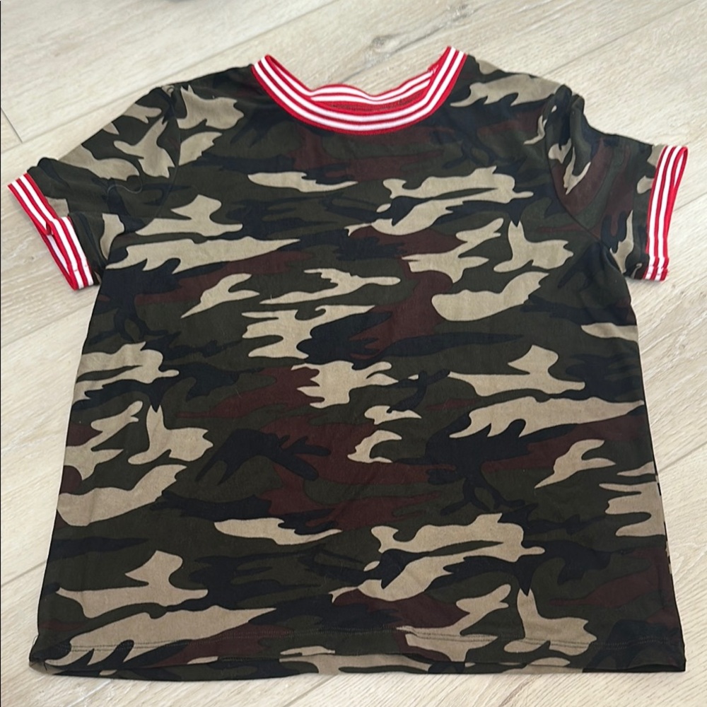 Kiss Red and Green Short Sleeve Tee with Sporty Trim